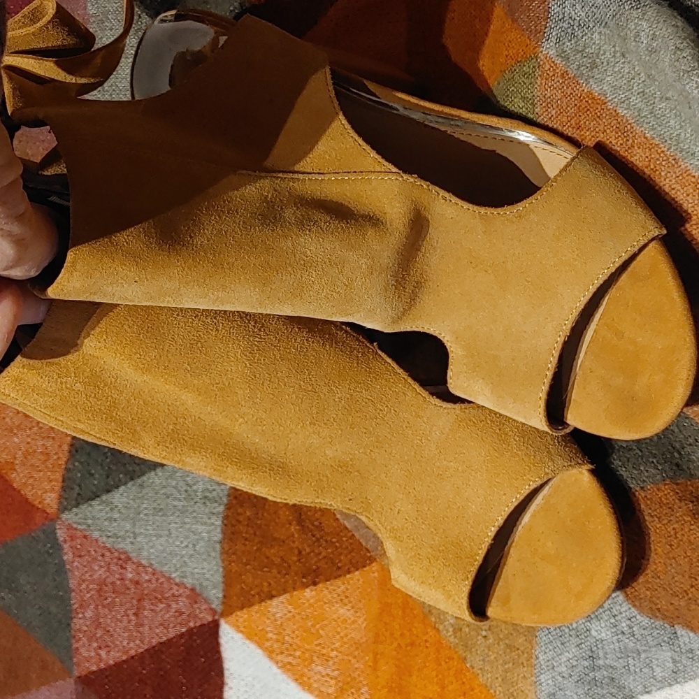 Sz. 8 River Island Suede 4 in Heels